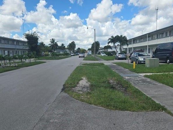 11 NE 204th St 25, Miami Gardens FL 33179