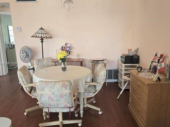 11 NE 204th St 25, Miami Gardens FL 33179