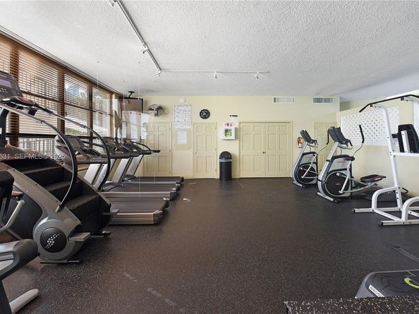 800 Parkview Dr 821, Hallandale Beach FL 33009