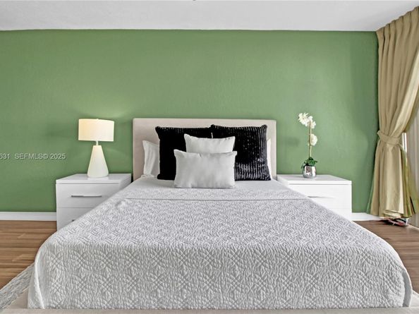 800 Parkview Dr 821, Hallandale Beach FL 33009