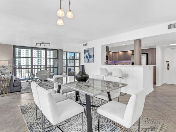 800 Parkview Dr 821, Hallandale Beach FL 33009