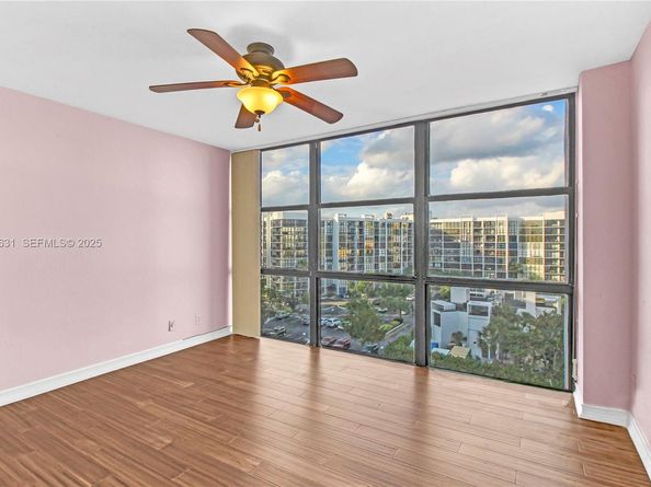 800 Parkview Dr 821, Hallandale Beach FL 33009