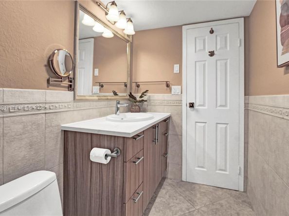 800 Parkview Dr 821, Hallandale Beach FL 33009