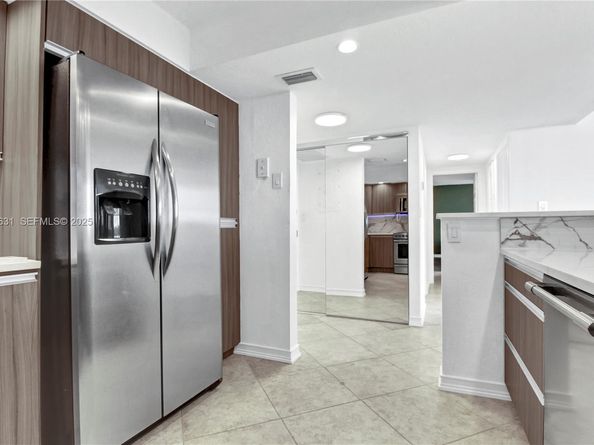 800 Parkview Dr 821, Hallandale Beach FL 33009