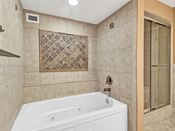 800 Parkview Dr 821, Hallandale Beach FL 33009