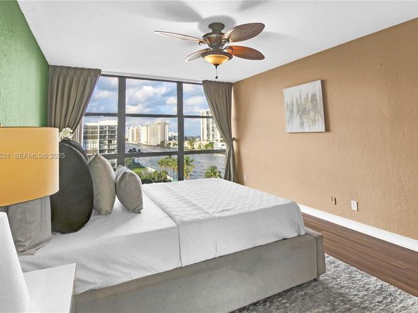 800 Parkview Dr 821, Hallandale Beach FL 33009