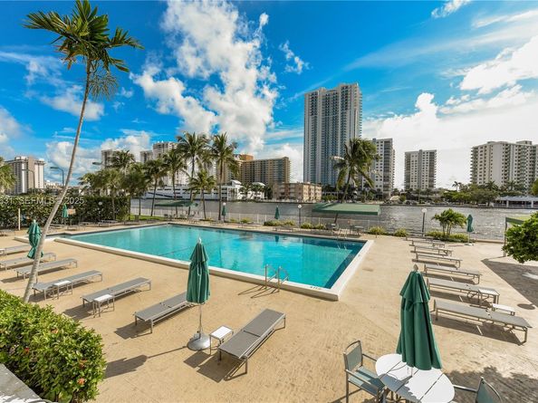 800 Parkview Dr 821, Hallandale Beach FL 33009