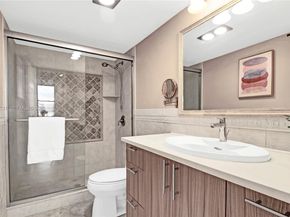 800 Parkview Dr 821, Hallandale Beach FL 33009