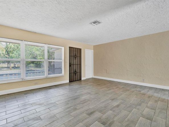 3830 NW 7th Ct, Lauderhill FL 33311