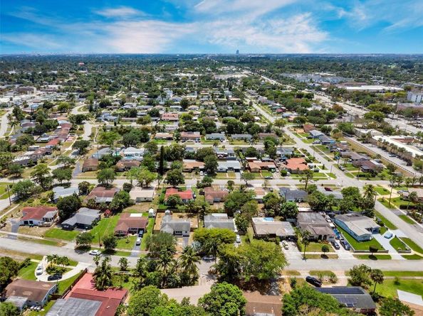 3830 NW 7th Ct, Lauderhill FL 33311