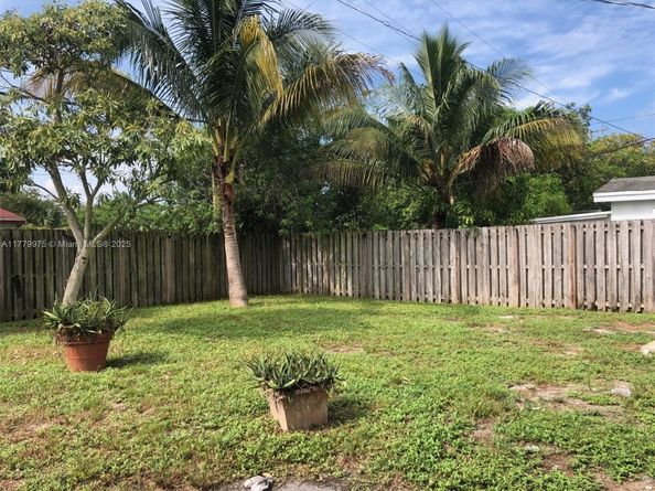 3830 NW 7th Ct, Lauderhill FL 33311