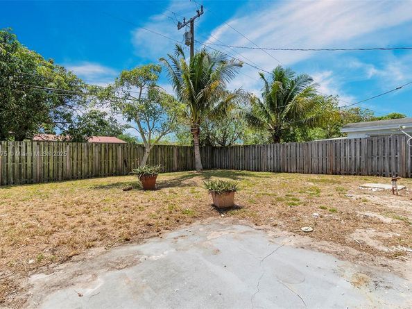 3830 NW 7th Ct, Lauderhill FL 33311