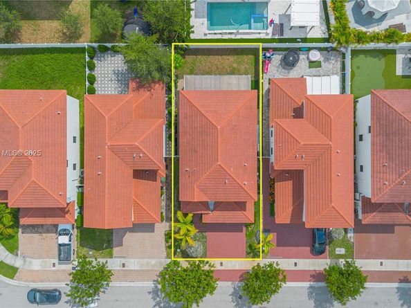 10521 W 35th Way, Hialeah FL 33018