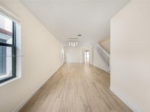 10521 W 35th Way, Hialeah FL 33018