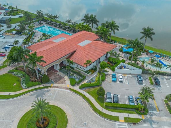 10521 W 35th Way, Hialeah FL 33018