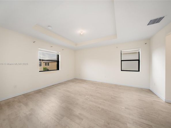 10521 W 35th Way, Hialeah FL 33018