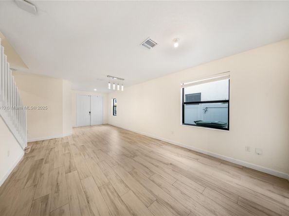 10521 W 35th Way, Hialeah FL 33018