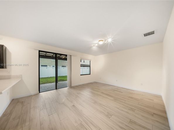 10521 W 35th Way, Hialeah FL 33018