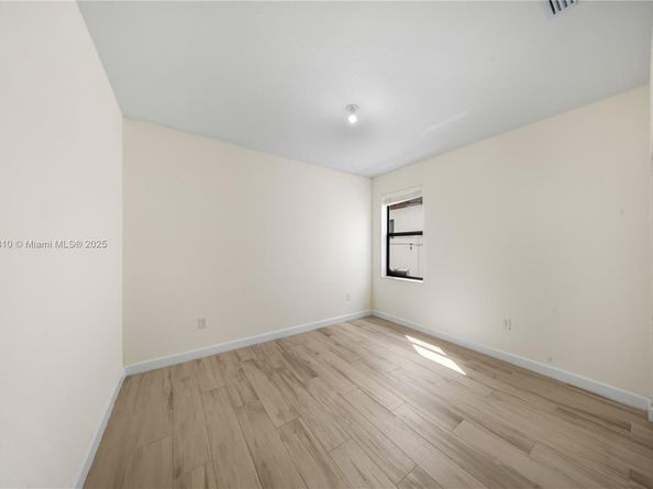 10521 W 35th Way, Hialeah FL 33018