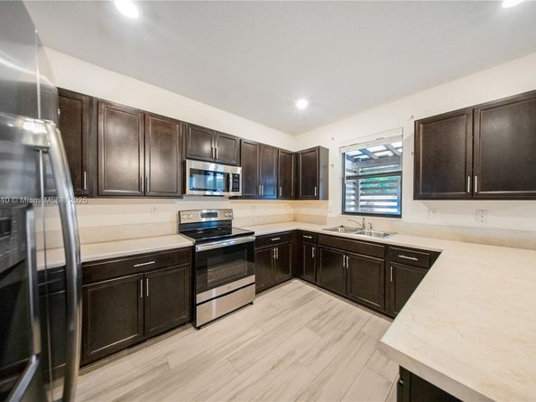 10521 W 35th Way, Hialeah FL 33018