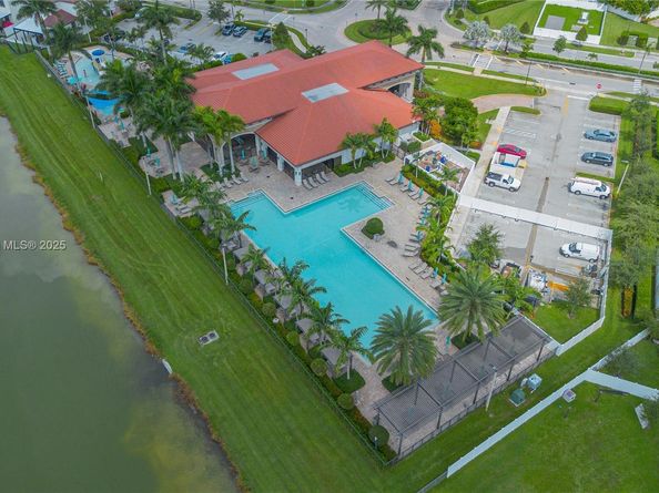 10521 W 35th Way, Hialeah FL 33018