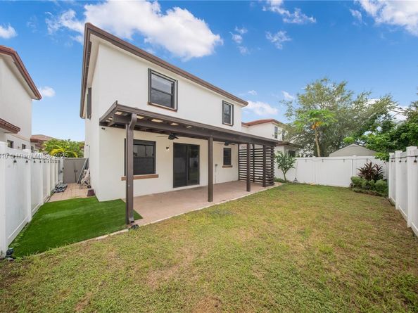 10521 W 35th Way, Hialeah FL 33018