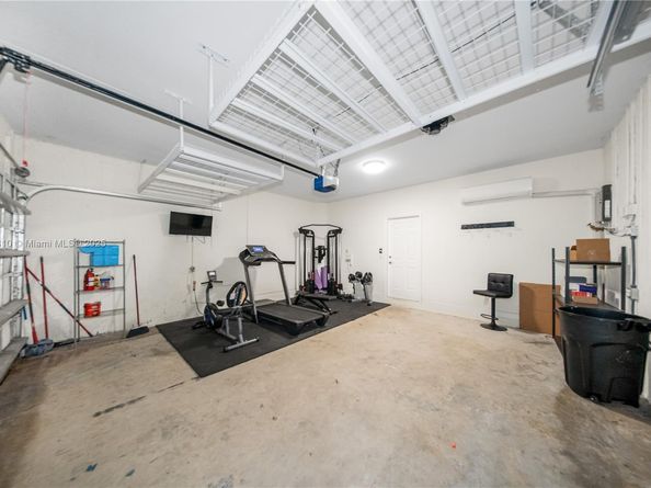 10521 W 35th Way, Hialeah FL 33018