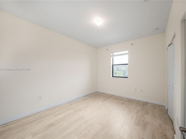 10521 W 35th Way, Hialeah FL 33018