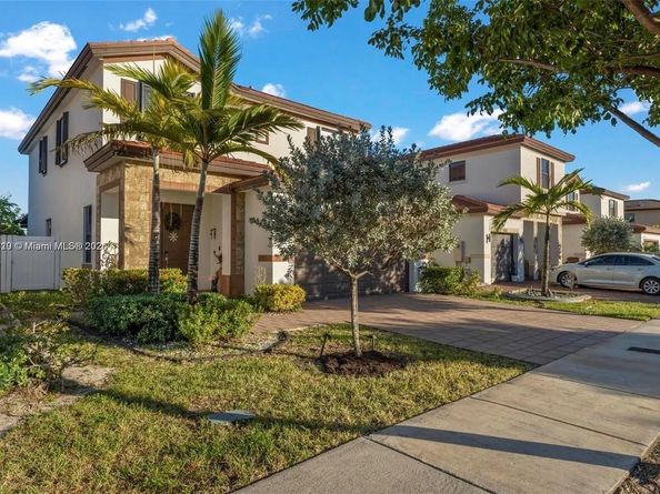 10521 W 35th Way, Hialeah FL 33018