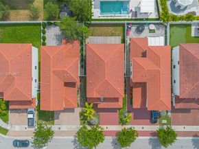10521 W 35th Way, Hialeah FL 33018
