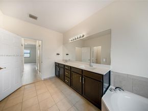 10521 W 35th Way, Hialeah FL 33018