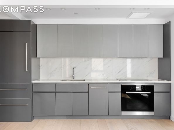 300 West 30th Street 7F, New York NY 10001