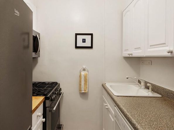 415 East 85th Street 12A, New York NY 10028