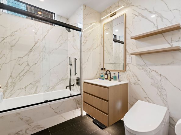 5 Court Square 7G, Queens NY 11101