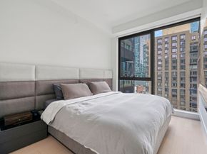 5 Court Square 7G, Queens NY 11101