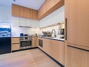 5 Court Square 7G, Queens NY 11101