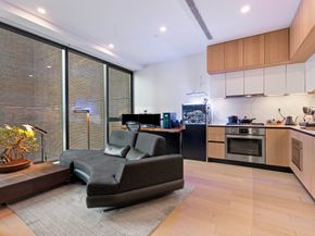 5 Court Square 7G, Queens NY 11101