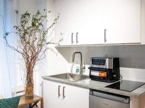 321 East 43rd Street 507, New York NY 10017