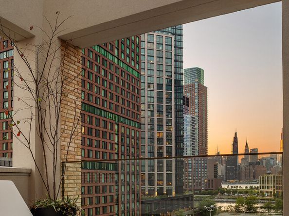 68 Commercial Street PENTHOUSE, Brooklyn NY 11222