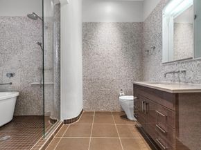 27-28 Thomson Avenue 608, Queens NY 11101