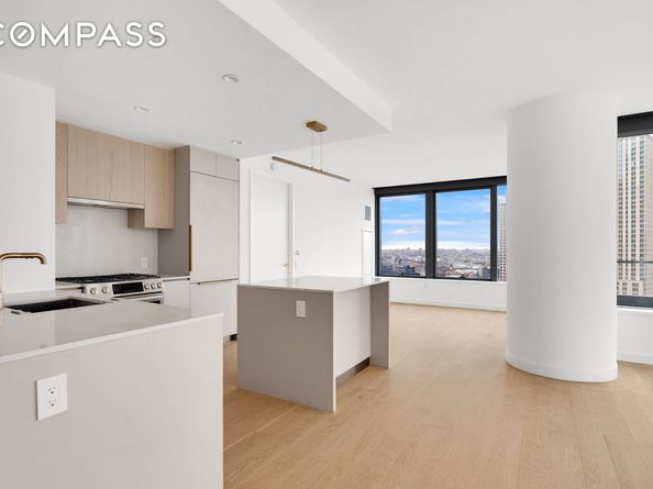 3 Court Square 2911, Queens NY 11101