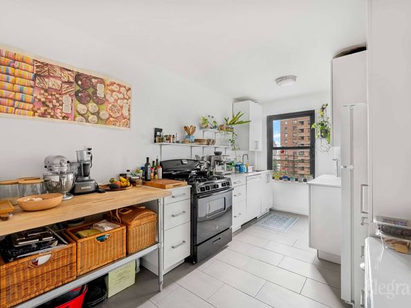 212 East Broadway G1205, New York NY 10002-2010