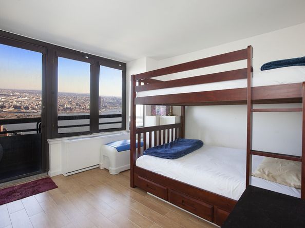 330 East 38th Street 56K, New York NY 10016