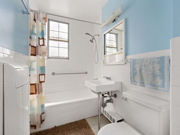 225 East 36th Street 12E, New York NY 10016