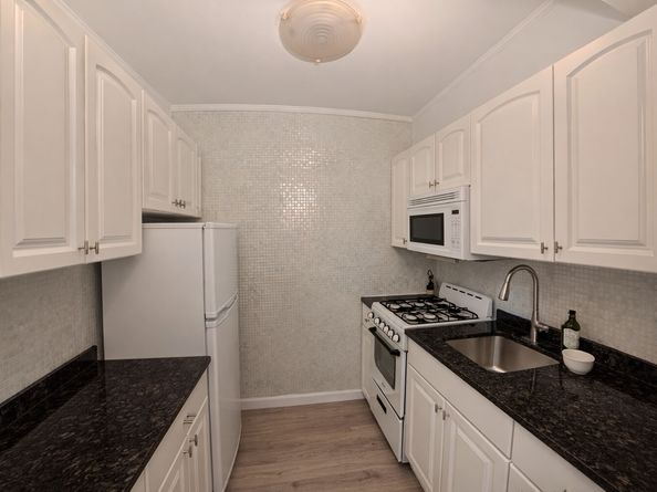 333 East 46th Street 4J, New York NY 10017
