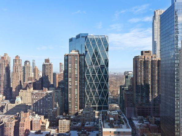 310 West 52nd Street 36J, New York NY 10019