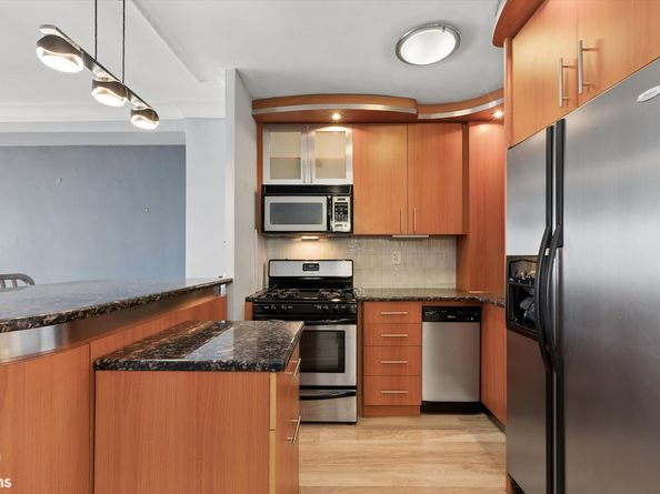 330 3rd Avenue 15H, New York NY 10010