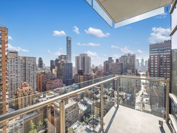 310 East 53rd Street 25A, New York NY 10022