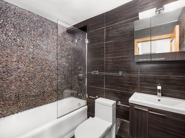 300 West 23rd Street 11M, New York NY 10011