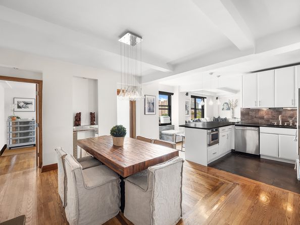 300 West 23rd Street 11M, New York NY 10011